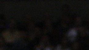 Alvin Attles (d) posa junto a su excompañero Rick Barry (i).