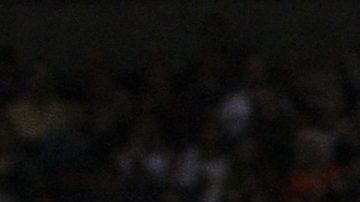 Alvin Attles (d) posa junto a su excompañero Rick Barry (i).