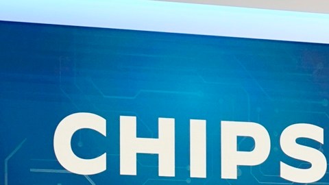 La Administración Biden promulgó la Ley de CHIPS y Ciencias.
