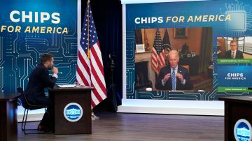 La Administración Biden promulgó la Ley de CHIPS y Ciencias.