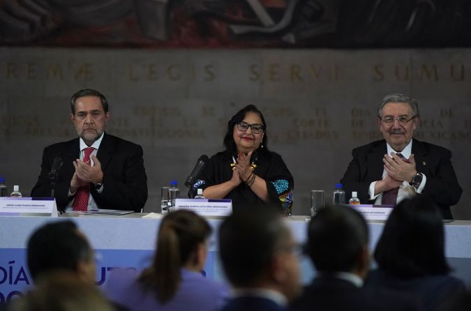 AMLO dice que la relación sigue con EE.UU. y Canadá pese a "pausa" con embajadas