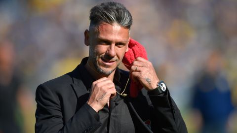 Martin Demichelis, coach of River Plate, leaves the pitch at the end of a local tournament soccer match against Boca Juniors at La Bombonera stadium in Buenos Aires, Argentina, Sunday, Oct. 1, 2023. (AP Photo/Gustavo Garello)