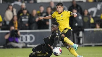 Los Angeles FC's Jesús Murillo, left, knocks the ball away from Columbus Crew's Cucho Hernández (9) in the second half of the MLS soccer championship match, Saturday, Dec. 9, 2023, in Columbus, Ohio. (AP Photo/Sue Ogrocki)