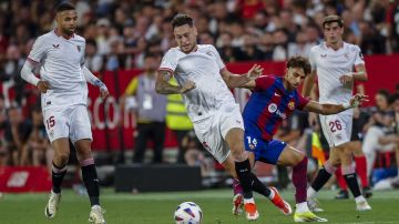 Lucas Ocampos en un partido contra el FC Barcelona.