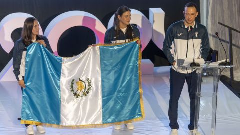 Adriana Ruano (i), Ana Waleska Soto (c) y Kevin Cordón, tres de los deportistas que representaron a Guatemala en París 2024.