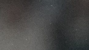 Yves Bissouma (d) disputa un balón durante un partido del Tottenham.