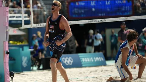 United States' Chase Budinger celebrates a block against France in a beach volleyball match at the 2024 Summer Olympics, Monday, July 29, 2024, in Paris, France. (AP Photo/Robert F. Bukaty)