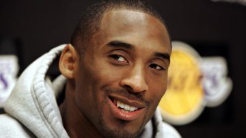 Kobe Bryant tiene dos estatuas en el Crypto.com Arena.