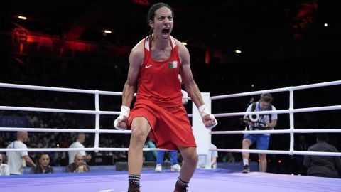 Imane Khelif, en la celebración de su victoria ante L. A. Hamori.