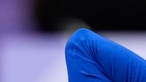 La ucraniana Yaroslava Mahuchikh sorprendió a todo el mundo con su particular preparación antes de conseguir el oro olímpico y un nuevo récord mundial en el salto alto.