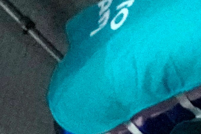 Momento en el que Duplantis celebra con su pareja, segundos después de romper su récord mundial.