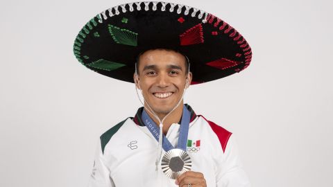 Juan Celaya, ganador de medalla en sincronizados varoniles en trampolín de 3 metros.