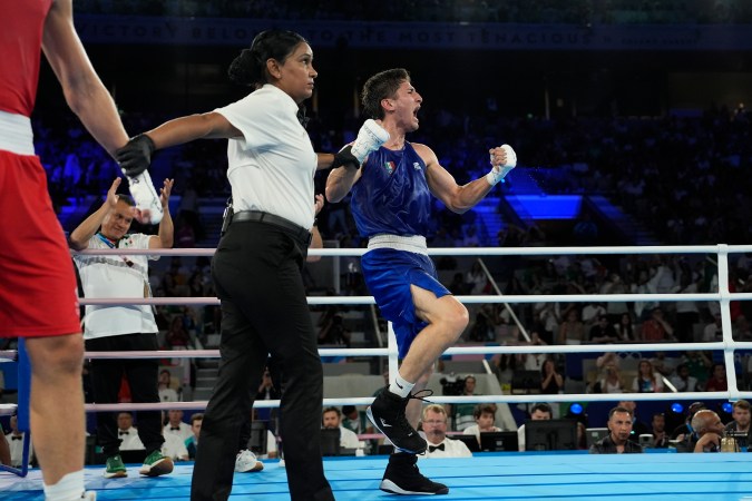 El mexicano Marco Verde después de vencer al británico Lewis Richardson en las semifinales del boxeo de los Juegos Olímpicos París 2024.