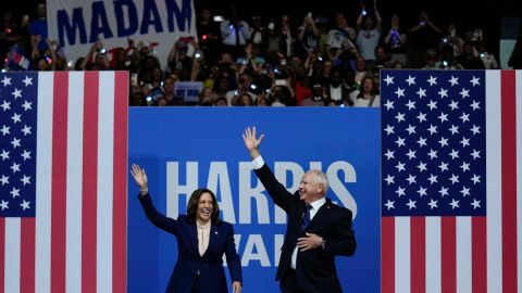 La candidata presidencial Kamala Harris y el aspirante a la vicepresidencia, Tim Walz.