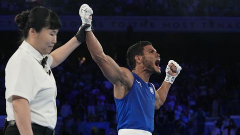 Momento en el que Erislandy Álvarez se convierte en campeón olímpico.