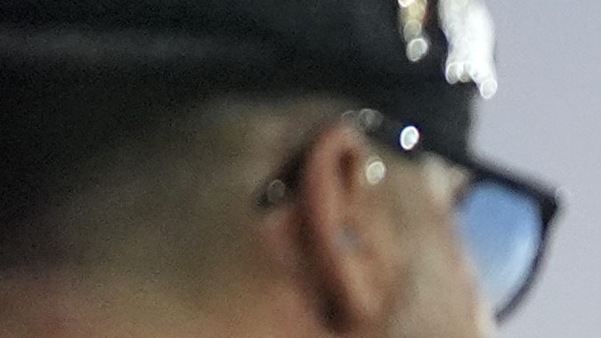 Víctor Montalvo, representando a los Estados Unidos, celebra luego de ganar el duelo por la medalla de bronce del breaking en la Plaza de La Concordia de París.