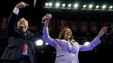 La vicepresidenta Harris y el gobernador Walz buscan impulsar nuevas ayudas fiscales para la clase media.