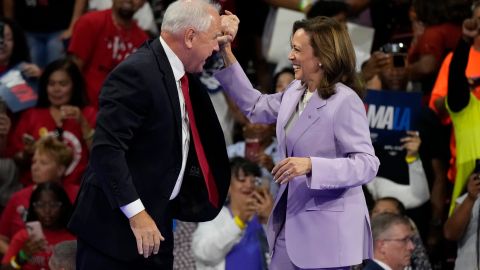 El gobernador Tim Walz y la vicepresidenta Kamala Harris.