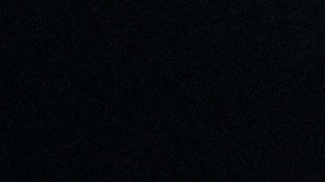 Diana Taurasi posando con la medalla de oro del baloncesto femenino de los Juegos Olímpicos París 2024.