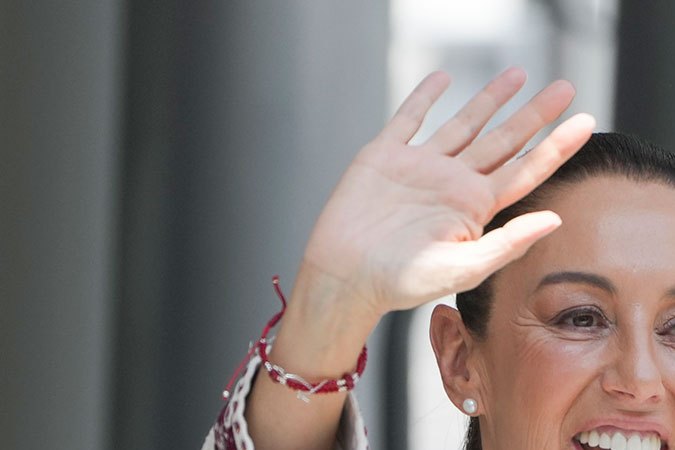 Claudia Sheinbaum recibe constancia que la acredita como presidenta electa de México