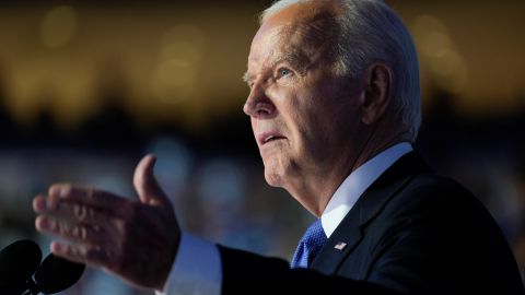 El presidente Biden defendió su decisión de Green Card para ciertos indocumentados.