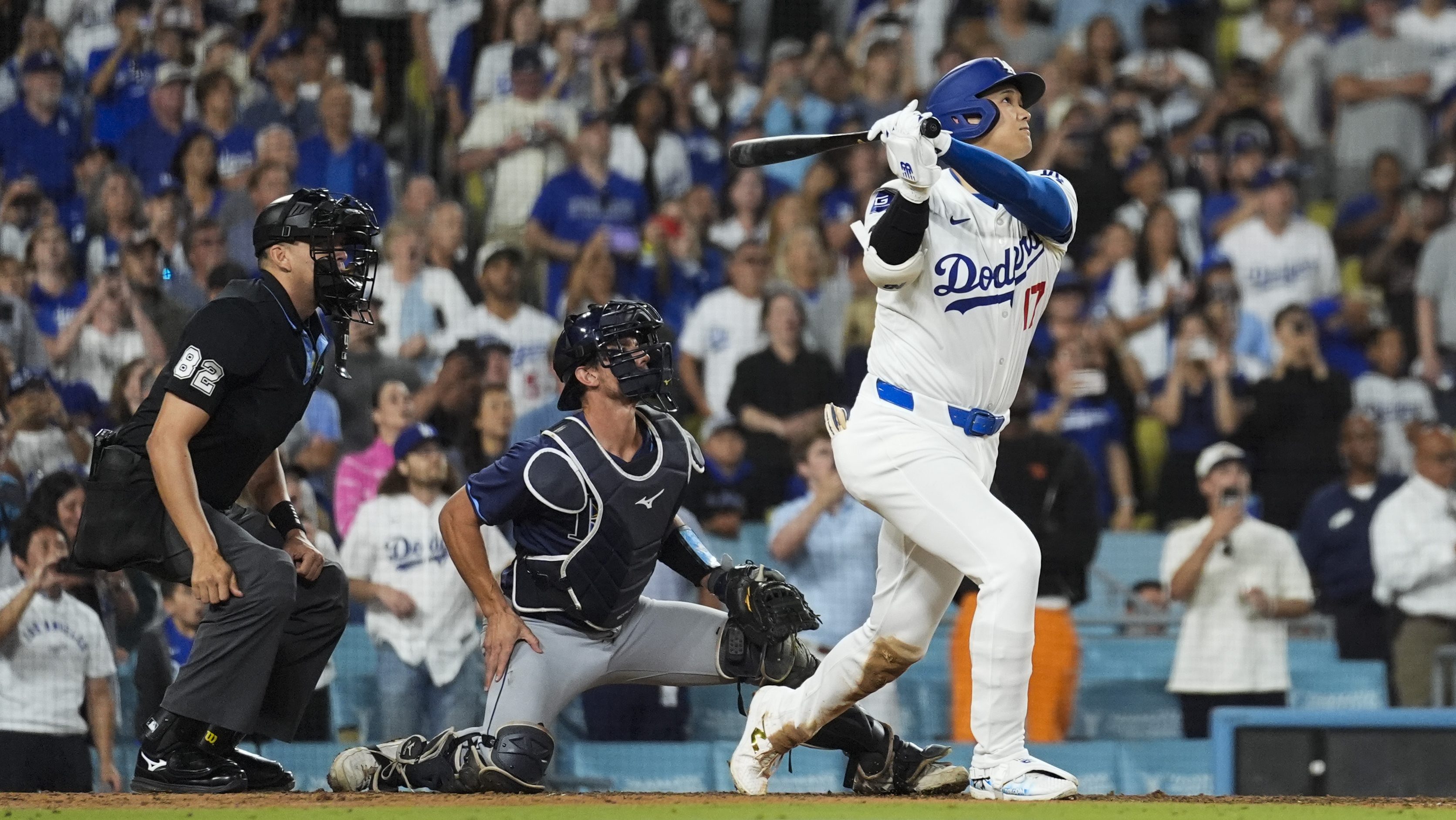 Shohei Ohtani conecta su jonrón con las bases llenas en el noveno inning para darle el triunfo a los Dodgers sobre los Rays e inscribirse al club de los jugadores con 40 jonrones y 40 bases robadas en una campaña.