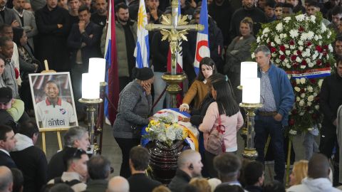 Familiares, amigos y seguidores de todo Uruguay se acudieron al velatorio de Juan Izquierdo.