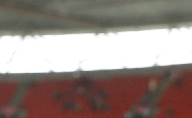 El ahora ex futbolista mexicano Oribe Peralta posando con la medalla de oro conquistada en la final del fútbol masculino en los Juegos Olímpicos Londres 2012.