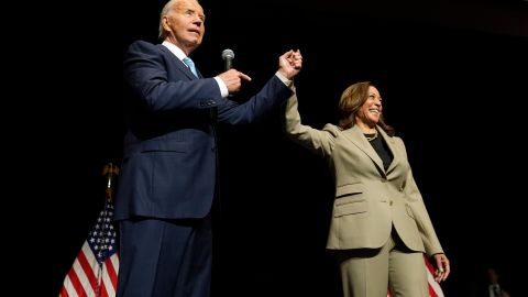 Biden y Harris juntos en un evento en Prince George's Community College en Largo, Maryland, el 15 de agosto de 2024.