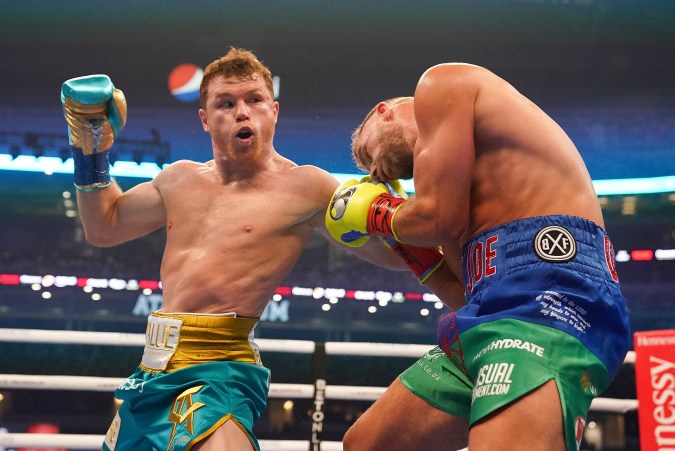 Canelo Álvarez y Billy Joe Saunders