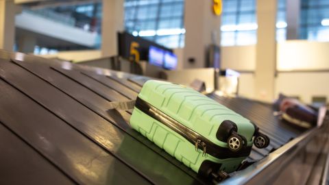 La mujer hallada sin vida no era trabajadora del aeropuerto de Chicago.