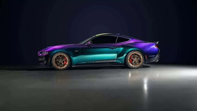 Ford Mustang RTR Mystichrome de perfil