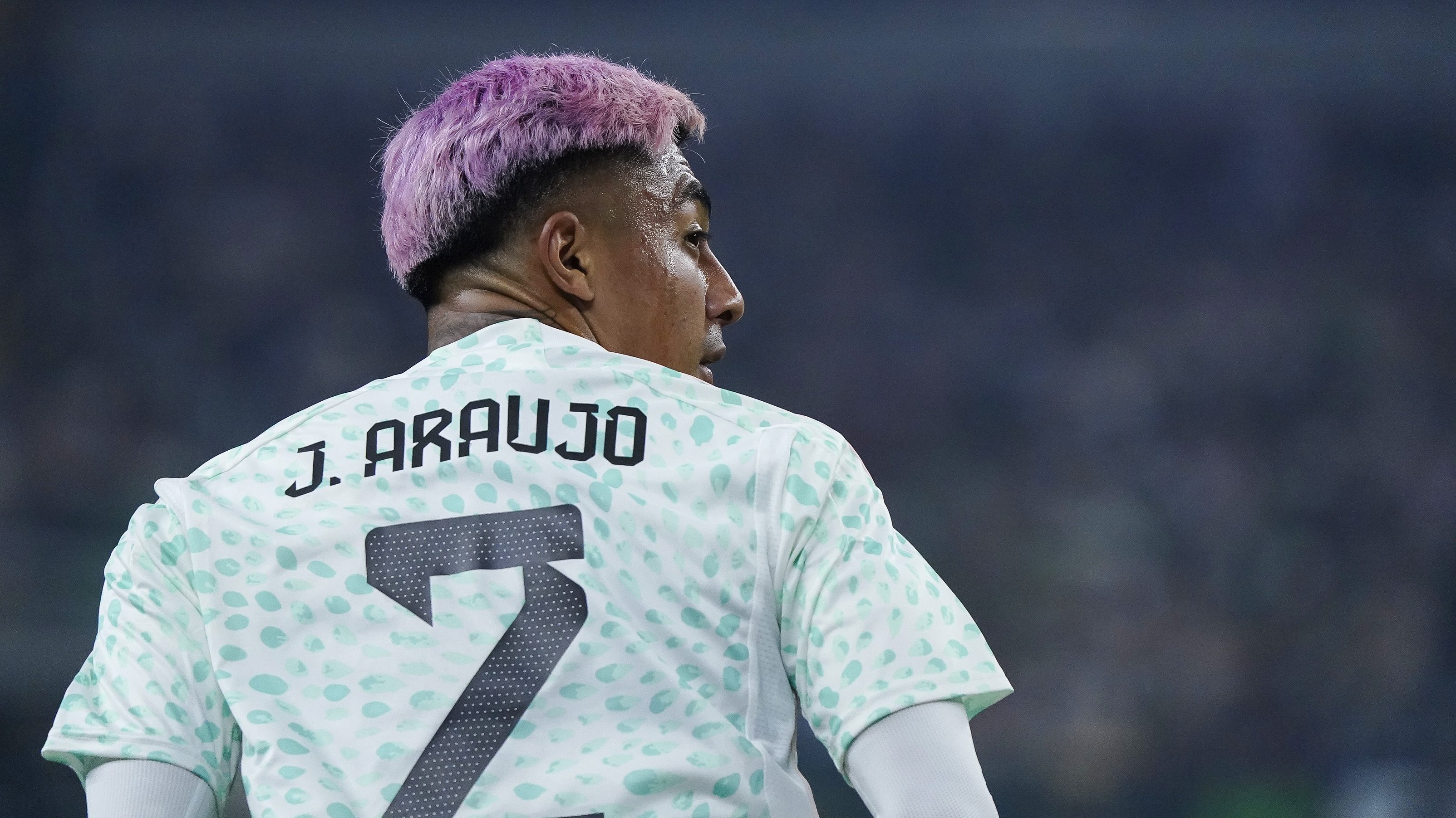 Julián Araujo se estrenó en empate del Bournemouth La Opinión