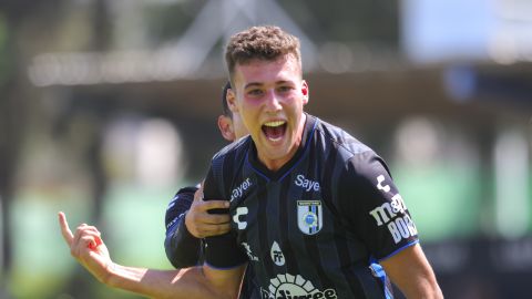 Querétaro, Querétaro, 29 de septiembre de 2023. Carlo Soldati en festejo de gol, durante el partido de la jornada 10 del torneo Apertura 2023 de la Liga BBVA MX categoría Sub23, entre los Gallos Blancos del Querétaro y los Esmeraldas del León, celebrado en el CEGAR. Foto: Imago7/ Víctor Pichardo