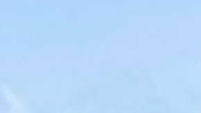 Salma Hayek brilla en Ibiza con canas y bikini amarillo