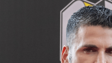 Izquierda: Jomari Goyso posa en los Premios Juventud 2024. Derecha: Ángela Aguilar y Christian Nodal el día de su boda