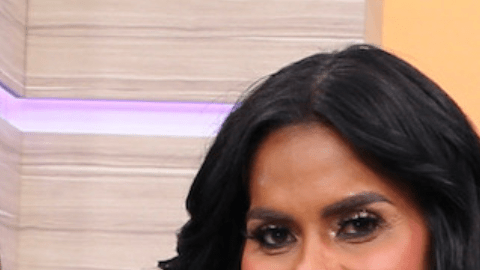 Maripily Rivera celebra su triunfo en la cuarta temporada de "La Casa de los Famosos" con las presentadoras Aleida Ortiz, Andrea Meza, Chickybombom y los participantes Geraldine Bazán y Clovis Nienow en el programa "En Casa con Telemundo" (Telemundo)/Miami, 21 de mayo 2024.