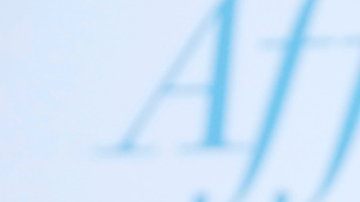 Zac Efron posa en la premiere de la película de Netflix "A Family Affair" en el Teatro Egipcio, el jueves 13 de julio de 2024, en Los Ángeles.