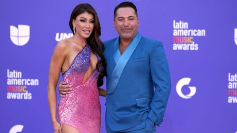 Óscar De La Hoya y Holly Sonders