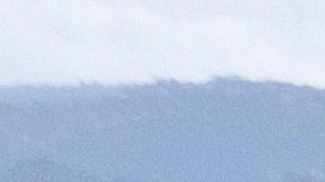 El río de La Plata inundó una carretera tras el paso de la tormenta tropical Ernesto por Toa Baja, Puerto Rico.