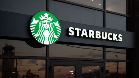 Starbucks remplazará a su director ejecutivo por el CEO de Chipotle Brian Niccol