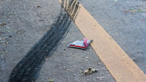 El conductor perdió el control de la camioneta cuando viajaba por una carretera de Texas, por lo que se volcó varias veces.