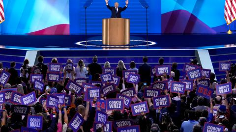 Tim Walz aceptó la candidatura vicepresidencial demócrata en la Convención Demócrata.