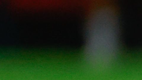 VARSOVIA , 13/08/2024.- El centrocampista francés del Real Madrid Eduardo Camavinga se duele en el suelo durante el entrenamiento del equipo este martes en Varsovia, en la víspera del partido de la Supercopa de Europa de fútbol que enfrenta a su equipo con el Atalanta. EFE/ Mariscal