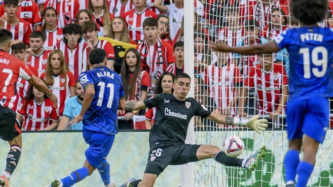 Alex Padilla salvó al Bilbao en el empate ante Getafe con una espectacular atrapada que lo hizo convertirse en la gran figura del encuentro disputado en San Mamés este jueves.