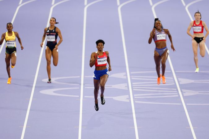 La presea dorada conseguida por Marileidy Paulino este viernes en los 400 metros femeninos del atletismo tiene un gran significado para la deportista y para la historia de República Dominicana.