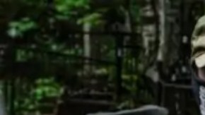 Partidarios de Wagner en la tumba de su antiguo líder, Yevgeny Prigozhin, en San Petersburgo.