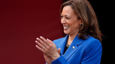 Kamala Harris aventaja ligeramente a Donald Trump, según varias encuestas