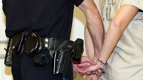 Mujer arrestada