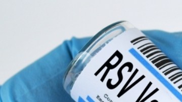 CDC publican nuevos lineamientos sobre vacunas de VSR
